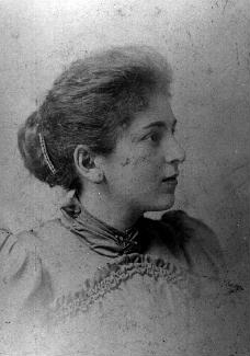 Photo of Annie Cowham, d/o Harriet Agnes Cowham